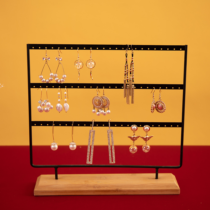 주문을 받아서 만들어진 보석 대 조직자 금속 목걸이 조직자 보석 전시